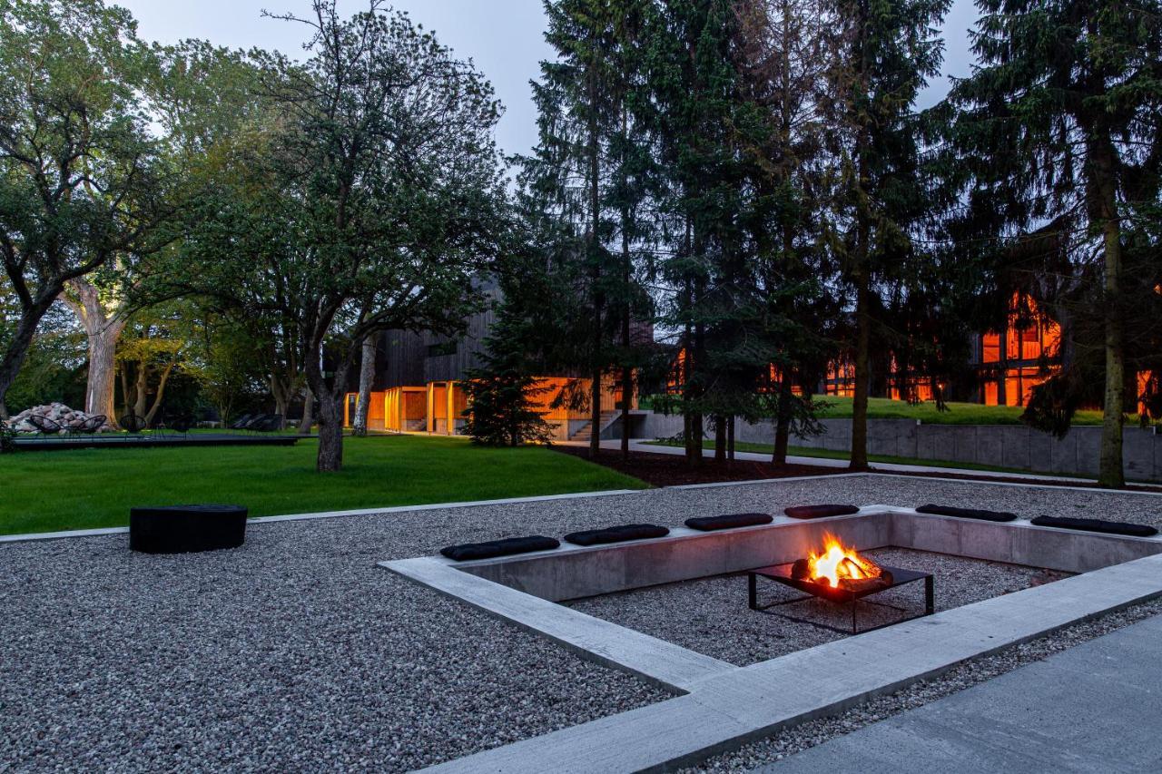 Camppinus Park Villa Jezierzany Buitenkant foto